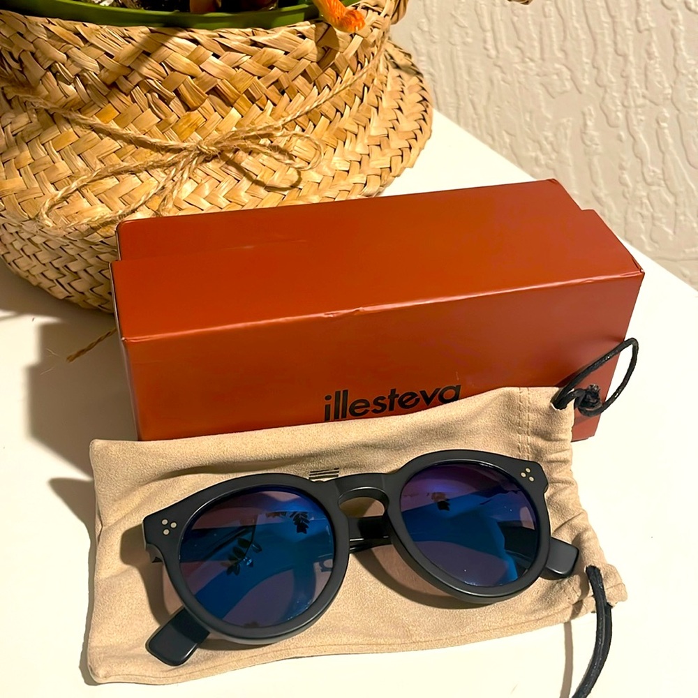 Illesteva Leonard II Matte Black, blue mirror sunglasses